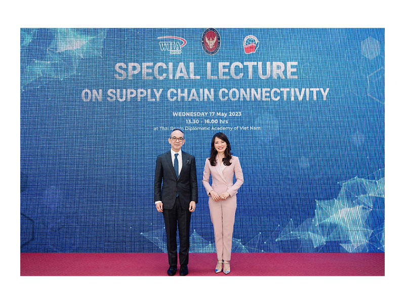 แม่ทัพหญิงแห่งดับบลิวเอชเอ กรุ๊ป บรรยายพิเศษในงานกิจกรรม Special Lecture on Supply Chain Connectivity ณ กรุงฮานอย ประเทศเวียดนาม