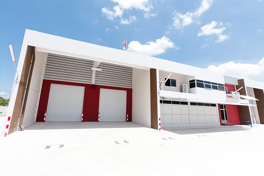 solar-panels-plant-supervisor-with-paraplegia-wheelchair-talks-with-employee